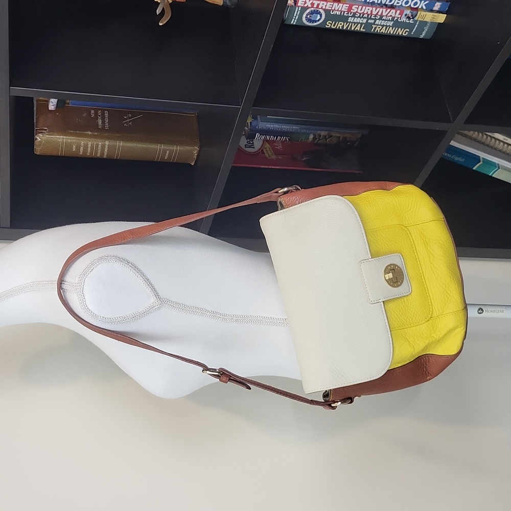 ISSAC MIZRAHI Cream Yellow Brown Color Block Leather Shoulder Bag